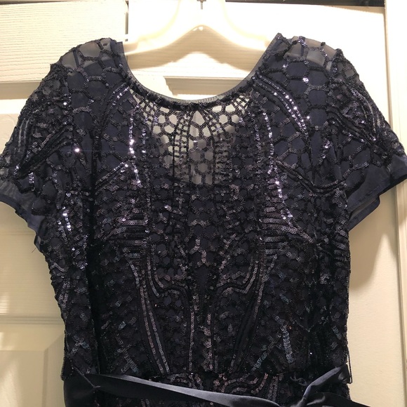 Long navy blue sequenced gown - Picture 3 of 8